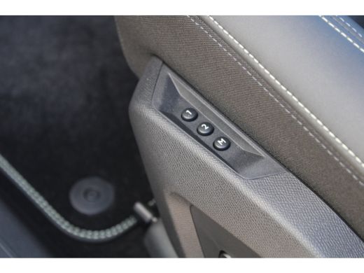 Peugeot 3008 1.6 plug-in Hybrid 195 GT Exclusive | Panorama/schuifdak | Lederen bekleding | Trekhaak | NL auto... ActivLease financial lease