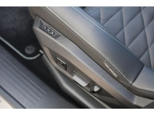 Peugeot 3008 1.6 plug-in Hybrid 195 GT Exclusive | Panorama/schuifdak | Lederen bekleding | Trekhaak | NL auto... ActivLease financial lease