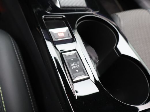 Peugeot e-2008 EV GT 54 kWh | Achteruitrijcamera | 11 kW lader | Adaptive Cruise Control ActivLease financial lease