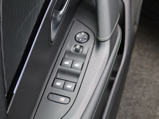 Peugeot e-2008 EV GT 54 kWh | Achteruitrijcamera | 11 kW lader | Adaptive Cruise Control ActivLease financial lease