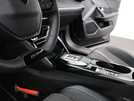 Peugeot e-2008 EV GT 54 kWh | Achteruitrijcamera | 11 kW lader | Adaptive Cruise Control ActivLease financial lease