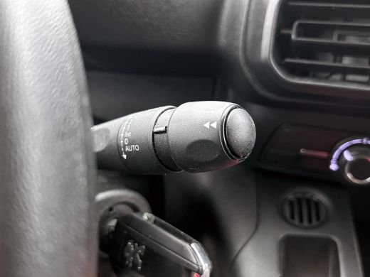 Peugeot Partner 1.2 Benzine 111PK Euro6 Premium / Airco / Navigatie / Cruise-ctr. / Schuifdeur + Raam / Radio mul... ActivLease financial lease