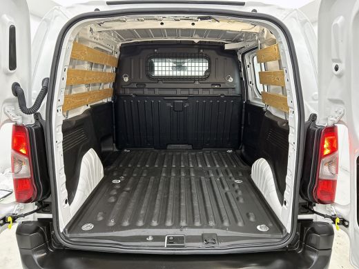 Peugeot Partner 1.2 Benzine 111PK Euro6 Premium / Airco / Navigatie / Cruise-ctr. / Schuifdeur + Raam / Radio mul... ActivLease financial lease