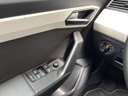 Seat Arona 1.0 TSI Xcellence Intense Automaat (APPLE CARPLAY, GROOT NAVI, CLIMATE, STOELVERWARMING, SPORTSTO... ActivLease financial lease