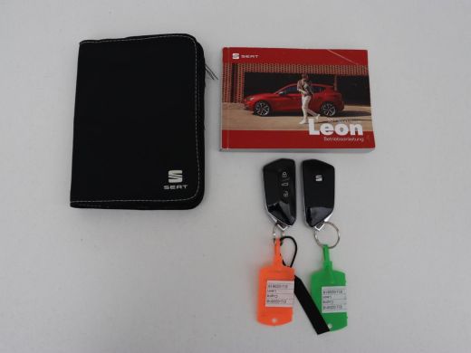 Seat Leon 1.4 TSI eHybrid PHEV FR | SOH 97,5% | Stoelverwarming | Adaptive cruise | Sfeerverlichting | Navi... ActivLease financial lease