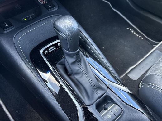 Toyota Corolla Touring Sports Hybrid 140 Dynamic Ultimate **DODEHOEK DETECTIE/ STUURWIELVERWARMING/ ELEKTRONISCHE ACHTERKLEP** ActivLease financial lease