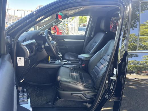 Toyota Hilux 2.4 D-4D Double Cab Professional | 06-10141018 Voor meer informatie ActivLease financial lease