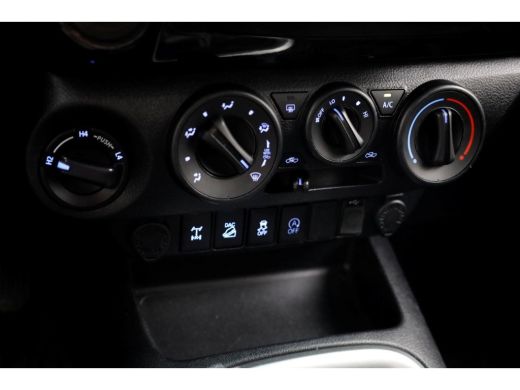 Toyota Hilux 2.4 D-4D-F 150pk E6 4x4 4WD Xtra Cab Professional Trekhaak 3500kg 11-2017 ActivLease financial lease