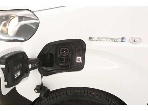 Toyota ProAce 75 kWh L2H1 | Snelladen | SOH 93% | Airco | Cruise | 3 Zits | Carplay | Navi ActivLease financial lease