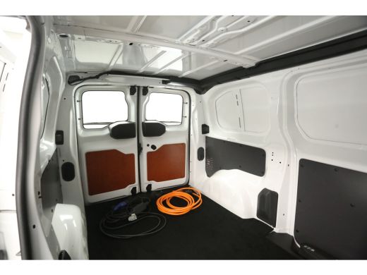 Toyota ProAce 75 kWh L2H1 | Snelladen | SOH 93% | Airco | Cruise | 3 Zits | Carplay | Navi ActivLease financial lease