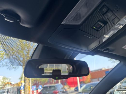 Toyota RAV4 2.5 Hybrid Style | 06-10141018 Voor meer informatie ActivLease financial lease