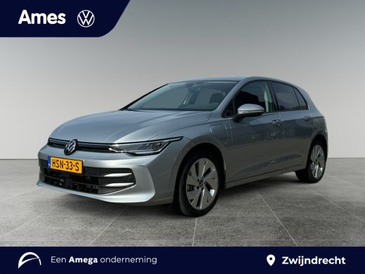 Volkswagen Golf 1.5 204pk eHybrid Life Edition Achteruitrijcamera | Parkeersensoren voor en achter | Stoelverwarming
