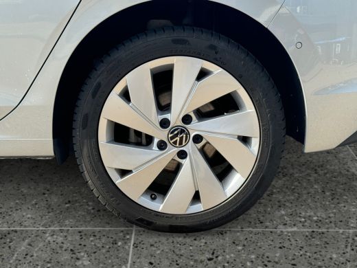 Volkswagen Golf 1.5 204pk eHybrid Life Edition Achteruitrijcamera | Parkeersensoren voor en achter | Stoelverwarming ActivLease financial lease