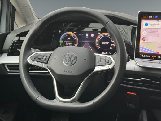 Volkswagen Golf 1.5 204pk eHybrid Life Edition Achteruitrijcamera | Parkeersensoren voor en achter | Stoelverwarming ActivLease financial lease