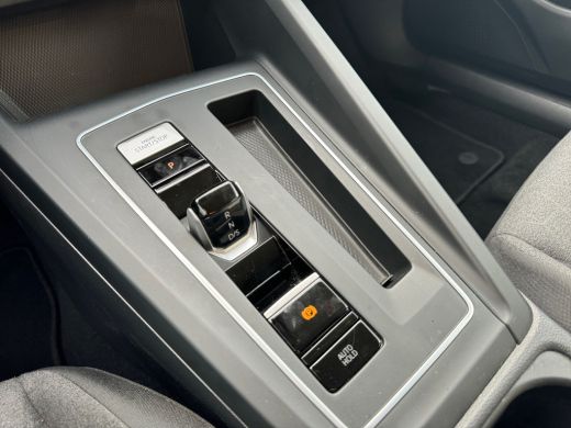 Volkswagen Golf 1.5 204pk eHybrid Life Edition Achteruitrijcamera | Parkeersensoren voor en achter | Stoelverwarming ActivLease financial lease