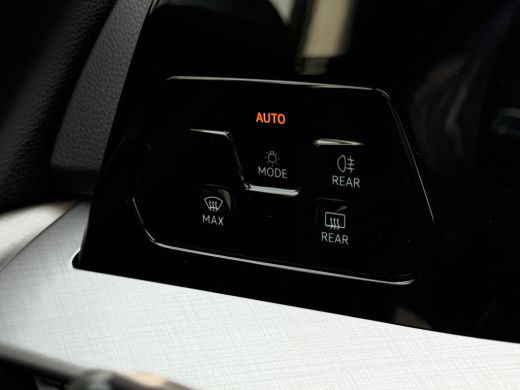 Volkswagen Golf 1.5 204pk eHybrid Life Edition Achteruitrijcamera | Parkeersensoren voor en achter | Stoelverwarming ActivLease financial lease