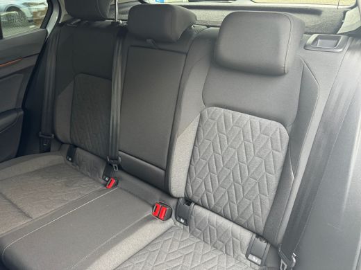 Volkswagen Golf 1.5 204pk eHybrid Life Edition Achteruitrijcamera | Parkeersensoren voor en achter | Stoelverwarming ActivLease financial lease