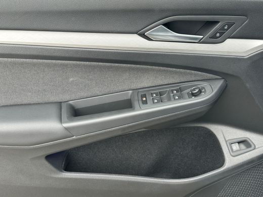 Volkswagen Golf 1.5 204pk eHybrid Life Edition Achteruitrijcamera | Parkeersensoren voor en achter | Stoelverwarming ActivLease financial lease