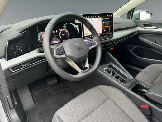 Volkswagen Golf 1.5 204pk eHybrid Life Edition Achteruitrijcamera | Parkeersensoren voor en achter | Stoelverwarming ActivLease financial lease