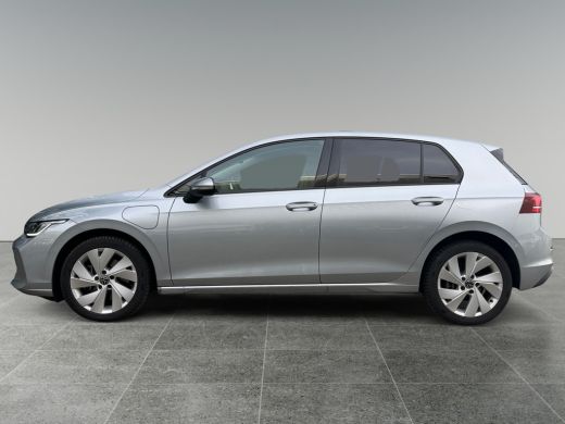 Volkswagen Golf 1.5 204pk eHybrid Life Edition Achteruitrijcamera | Parkeersensoren voor en achter | Stoelverwarming ActivLease financial lease