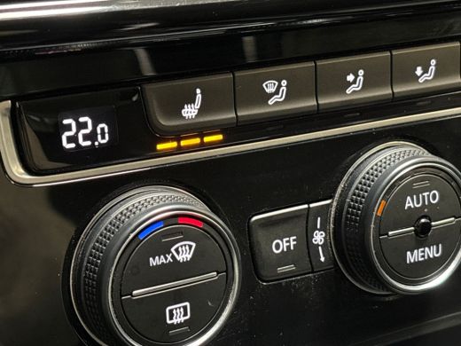 Volkswagen Golf Variant 1.5 TSI Highline Automaat (APPLE CARPLAY, VIRTUAL DASHBOARD, GROOT NAVI, KEYLESS, CAMERA,... ActivLease financial lease