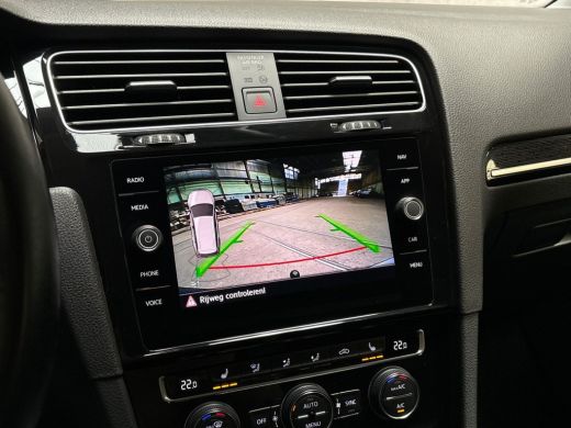 Volkswagen Golf Variant 1.5 TSI Highline Automaat (APPLE CARPLAY, VIRTUAL DASHBOARD, GROOT NAVI, KEYLESS, CAMERA,... ActivLease financial lease