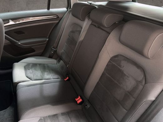 Volkswagen Golf Variant 1.5 TSI Highline Automaat (APPLE CARPLAY, VIRTUAL DASHBOARD, GROOT NAVI, KEYLESS, CAMERA,... ActivLease financial lease