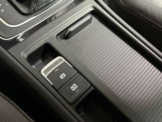 Volkswagen Golf Variant 1.5 TSI Highline Automaat (APPLE CARPLAY, VIRTUAL DASHBOARD, GROOT NAVI, KEYLESS, CAMERA,... ActivLease financial lease