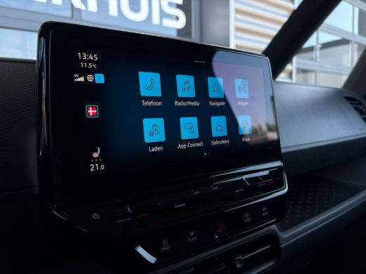 Volkswagen ID. Buzz Cargo Cargo 77 KWH 204 pk | SOH 97,7% | Wegklapbare Trekhaak | Achteruitrijcamera | Cruise control adap... ActivLease financial lease