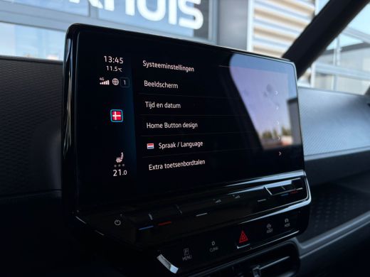 Volkswagen ID. Buzz Cargo Cargo 77 KWH 204 pk | SOH 97,7% | Wegklapbare Trekhaak | Achteruitrijcamera | Cruise control adap... ActivLease financial lease