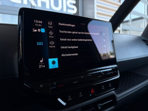 Volkswagen ID. Buzz Cargo Cargo 77 KWH 204 pk | SOH 97,7% | Wegklapbare Trekhaak | Achteruitrijcamera | Cruise control adap... ActivLease financial lease