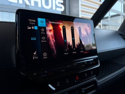 Volkswagen ID. Buzz Cargo Cargo 77 KWH 204 pk | SOH 97,7% | Wegklapbare Trekhaak | Achteruitrijcamera | Cruise control adap... ActivLease financial lease