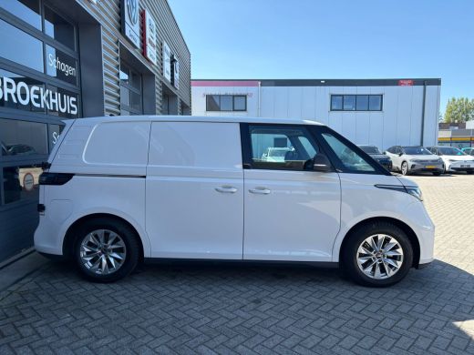 Volkswagen ID. Buzz Cargo Cargo 77 KWH 204 pk | SOH 97,7% | Wegklapbare Trekhaak | Achteruitrijcamera | Cruise control adap... ActivLease financial lease