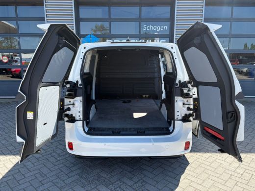 Volkswagen ID. Buzz Cargo Cargo 77 KWH 204 pk | SOH 97,7% | Wegklapbare Trekhaak | Achteruitrijcamera | Cruise control adap... ActivLease financial lease