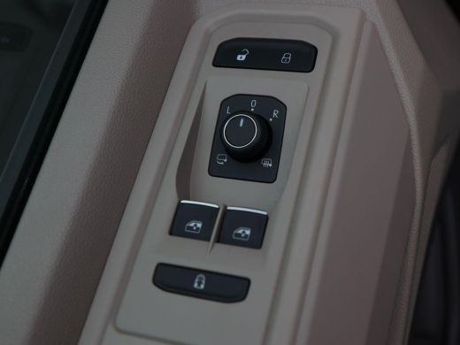 Volkswagen Multivan 1.4 eHybrid 218 Pk Automaat L2H1 Style 7 Persoons | Panorama dak | Trekhaak | Stoelverwarming | C... ActivLease financial lease