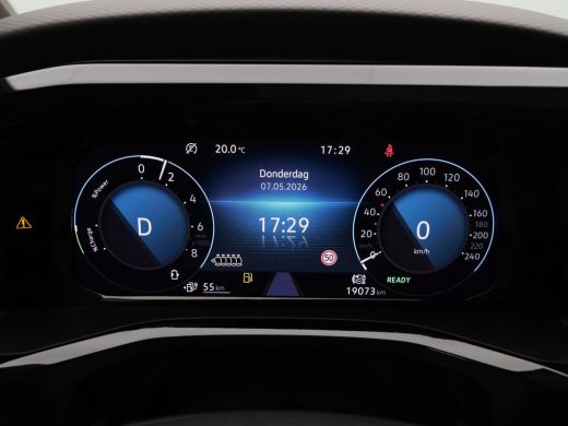 Volkswagen Multivan 1.4 eHybrid 218 Pk Automaat L2H1 Style 7 Persoons | Panorama dak | Trekhaak | Stoelverwarming | C... ActivLease financial lease