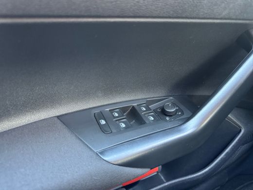 Volkswagen Polo 1.0 95pk TSI Life Velgen 'Essex', 15 inch lichtmetaal | Parkeersensoren v&oacute;&oacute;r en achter | Adaptive... ActivLease financial lease