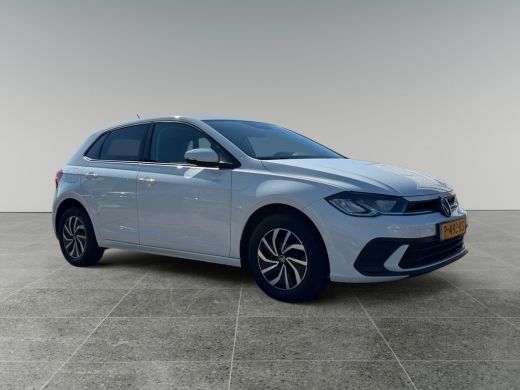 Volkswagen Polo 1.0 95pk TSI Life Velgen 'Essex', 15 inch lichtmetaal | Parkeersensoren v&oacute;&oacute;r en achter | Adaptive... ActivLease financial lease