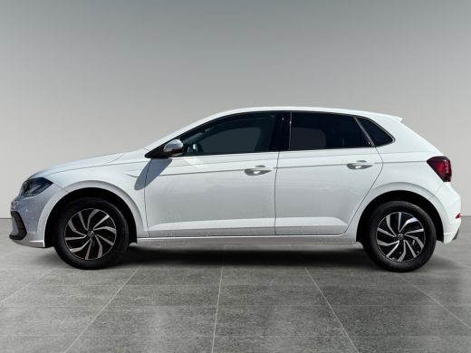Volkswagen Polo 1.0 95pk TSI Life Velgen 'Essex', 15 inch lichtmetaal | Parkeersensoren v&oacute;&oacute;r en achter | Adaptive... ActivLease financial lease