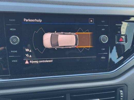 Volkswagen Polo 1.0 95pk TSI R-Line Parkeersensoren v&oacute;&oacute;r en achter | Adaptive Cruise Control | 'App-Connect' draa... ActivLease financial lease