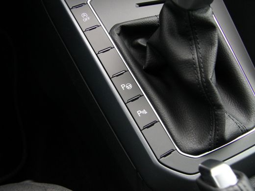 Volkswagen Polo 1.0TSI 110PK DSG R-Line | ACC | Active info | Navi | Camera ActivLease financial lease