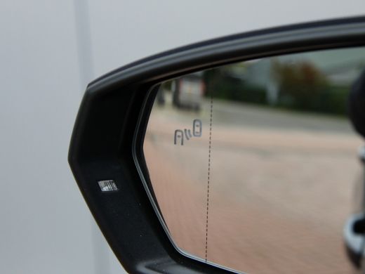 Volkswagen Polo 1.0TSI 110PK DSG R-Line | ACC | Active info | Navi | Camera ActivLease financial lease