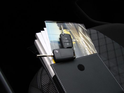 Volkswagen Polo 1.0TSI 110PK DSG R-Line | ACC | Active info | Navi | Camera ActivLease financial lease