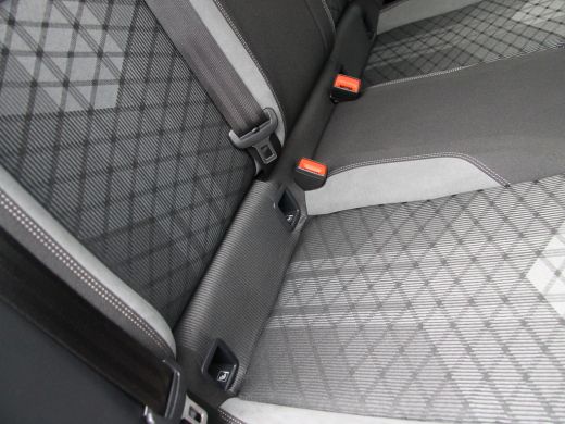 Volkswagen Polo 1.0TSI 110PK DSG R-Line | ACC | Active info | Navi | Camera ActivLease financial lease