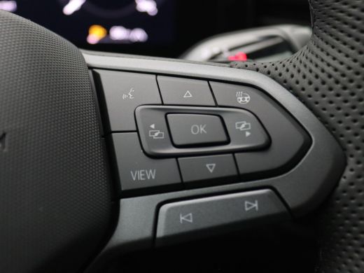 Volkswagen T-Roc 1.5 eTsi R-Line First Edition 150PK DSG Pano-Schuifdak, Trekhaak, Black Style, 20" LM Velgen, Key... ActivLease financial lease