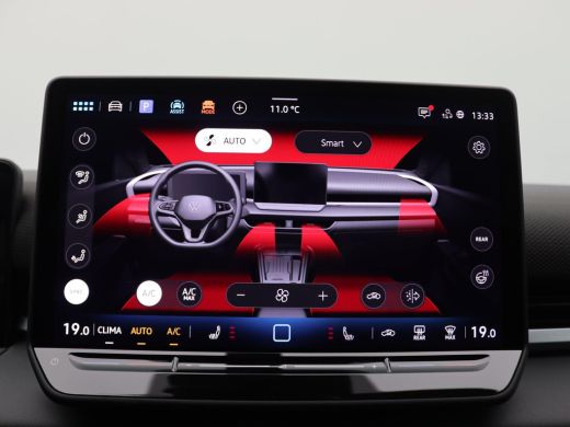 Volkswagen T-Roc 1.5 eTsi R-Line First Edition 150PK DSG Pano-Schuifdak, Trekhaak, Black Style, 20" LM Velgen, Key... ActivLease financial lease