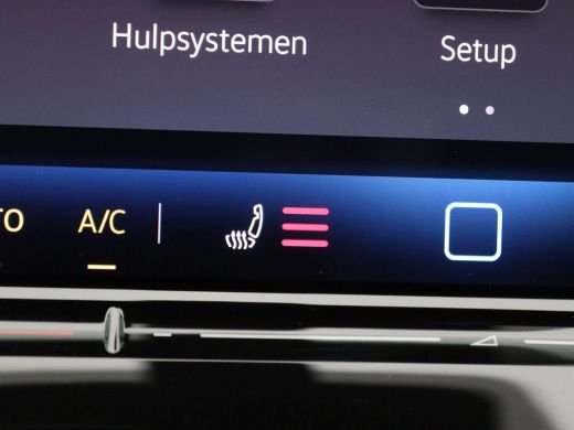 Volkswagen T-Roc 1.5 eTsi R-Line First Edition 150PK DSG Pano-Schuifdak, Trekhaak, Black Style, 20" LM Velgen, Key... ActivLease financial lease