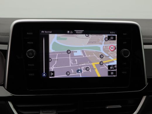 Volkswagen T-Roc 1.5 TSi 150 Pk Automaat R-Line Edition | Trekhaak | Stoelverwarming | Adaptive Cruise | Navigatie... ActivLease financial lease