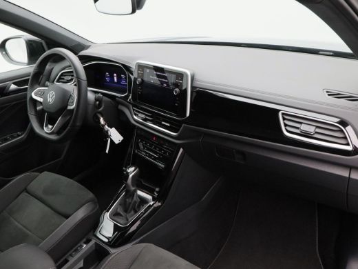 Volkswagen T-Roc 1.5 TSi 150 Pk Automaat R-Line Edition | Trekhaak | Stoelverwarming | Adaptive Cruise | Navigatie... ActivLease financial lease