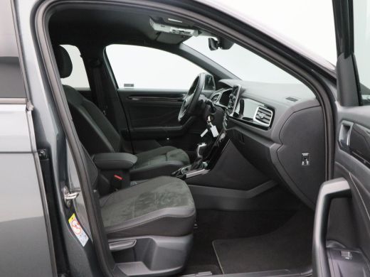 Volkswagen T-Roc 1.5 TSi 150 Pk Automaat R-Line Edition | Trekhaak | Stoelverwarming | Adaptive Cruise | Navigatie... ActivLease financial lease